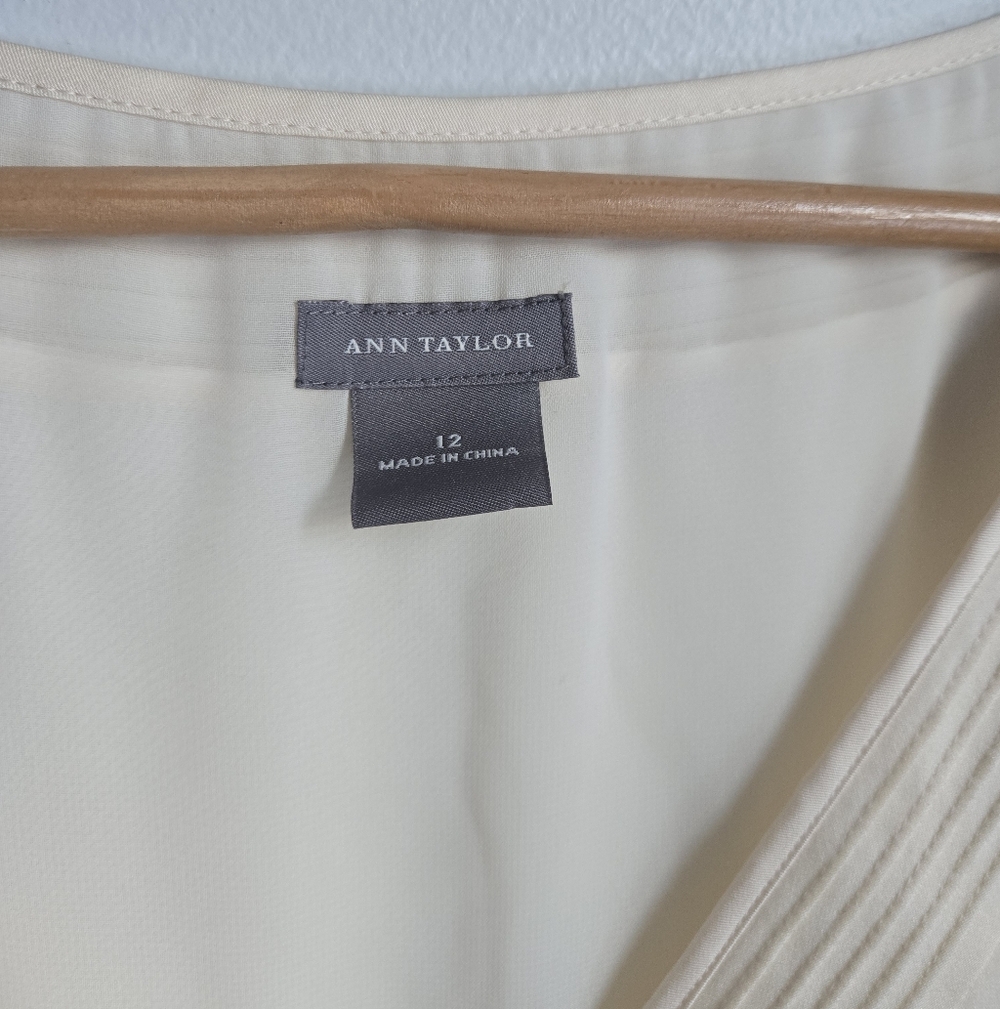 ANN TAYLOR Elegant Cream Sleeveless Silk Top - Picture 2 of 9